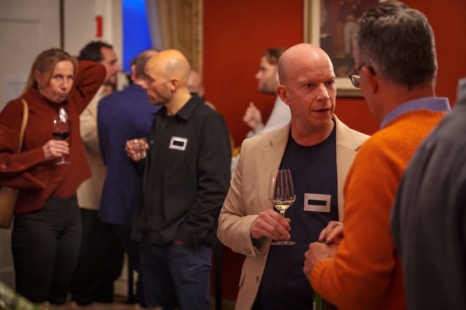 Gesprekken tijdens de netwerkborrel van Connect