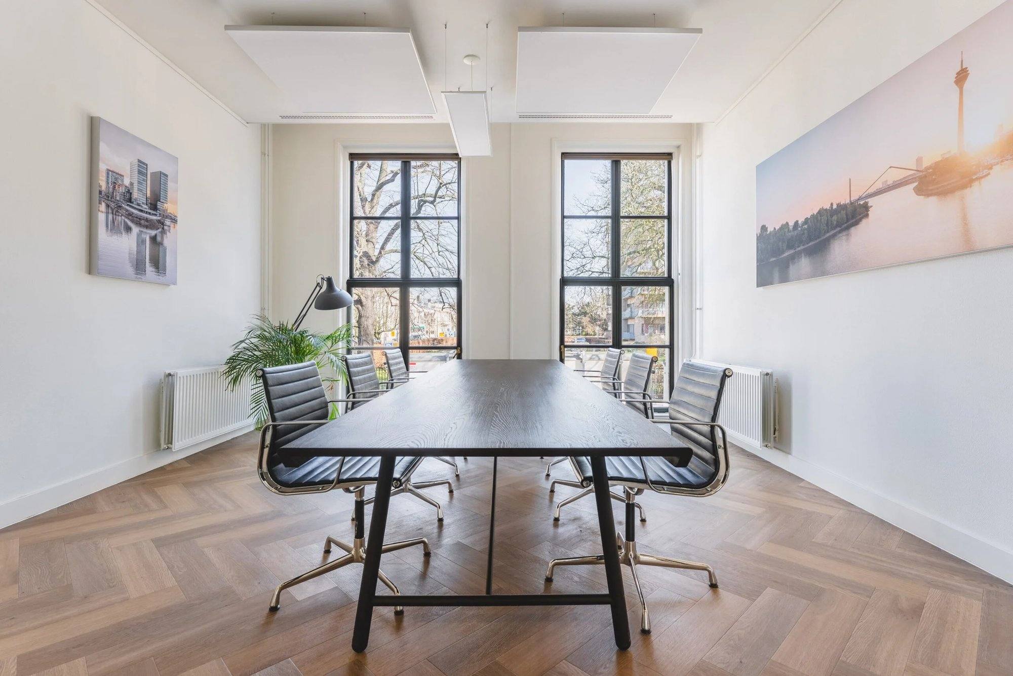 Interieur en uitzicht van de Zeestraat 100 in Den Haag